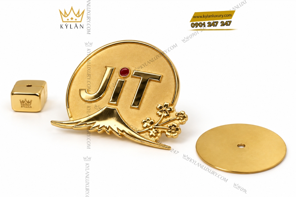 Logo JiT cài áo vàng Au750