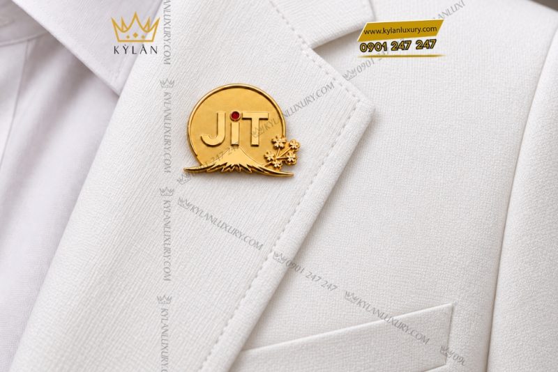 Logo JiT cài áo vàng Au750