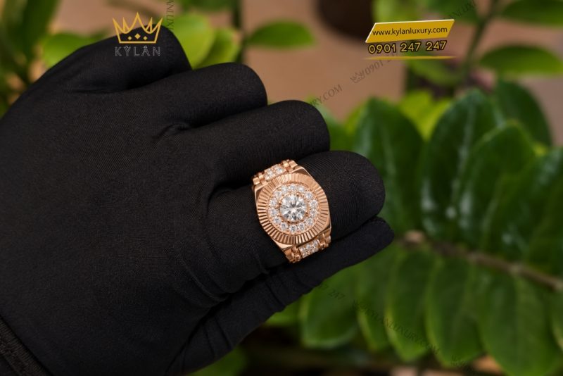 Nhẫn Kỳ Lân Signature vàng hồng Au750 đính viên chủ 6ly3