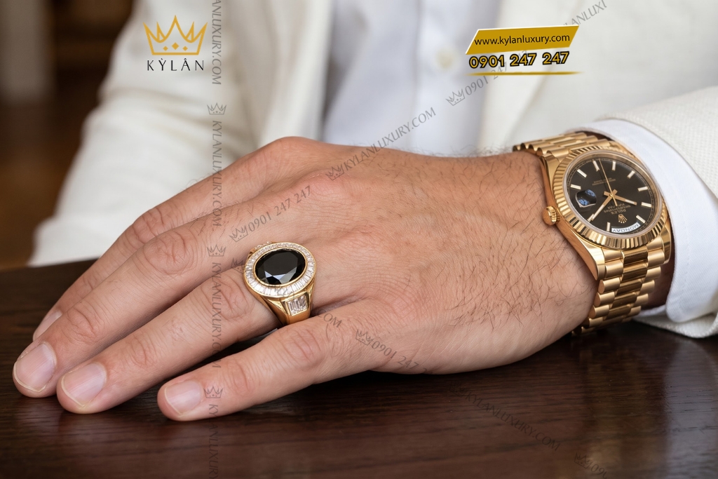 Nhẫn nam vàng Au750 đính sapphire đen