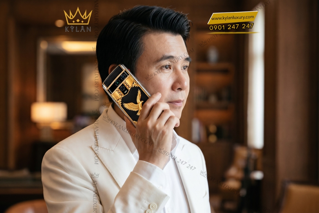 Vertu Agent Q custom vàng Au750 đính kim cương – Chim Đại Bàng 4 Vertu Agent Q custom vàng Au750 đính kim cương – Chim Đại Bàng