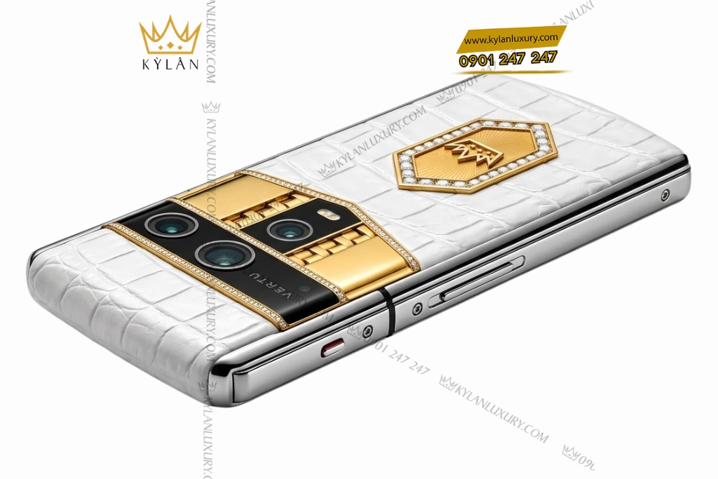 Vertu Agent Q custom vàng Au750 kim cương và logo Kỳ Lân