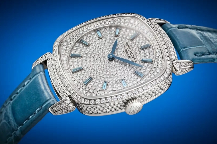 Bộ ba Patek Philippe Gondolo full kim cương vừa ra mắt – Ba sắc màu của Haute Joaillerie 5 Kỳ Lân Luxury bo ba patek philippe gondolo full kim cuong 2026 7 Bộ ba Patek Philippe Gondolo full kim cương vừa ra mắt – Ba sắc màu của Haute Joaillerie