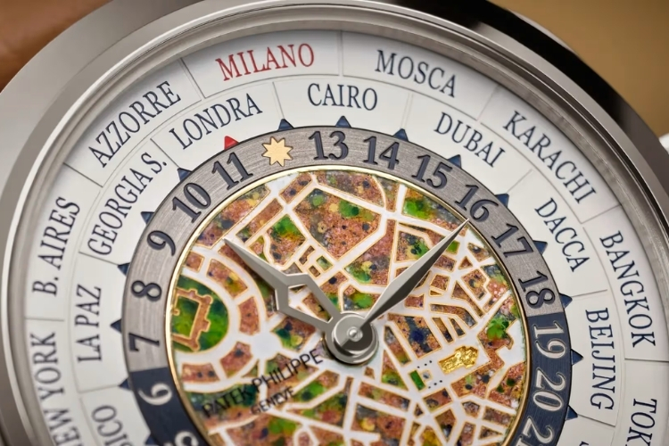 Patek Philippe 5531G-012 – Mặt số tráng men cloisonné tái hiện Milan dưới ánh sáng ban ngày.