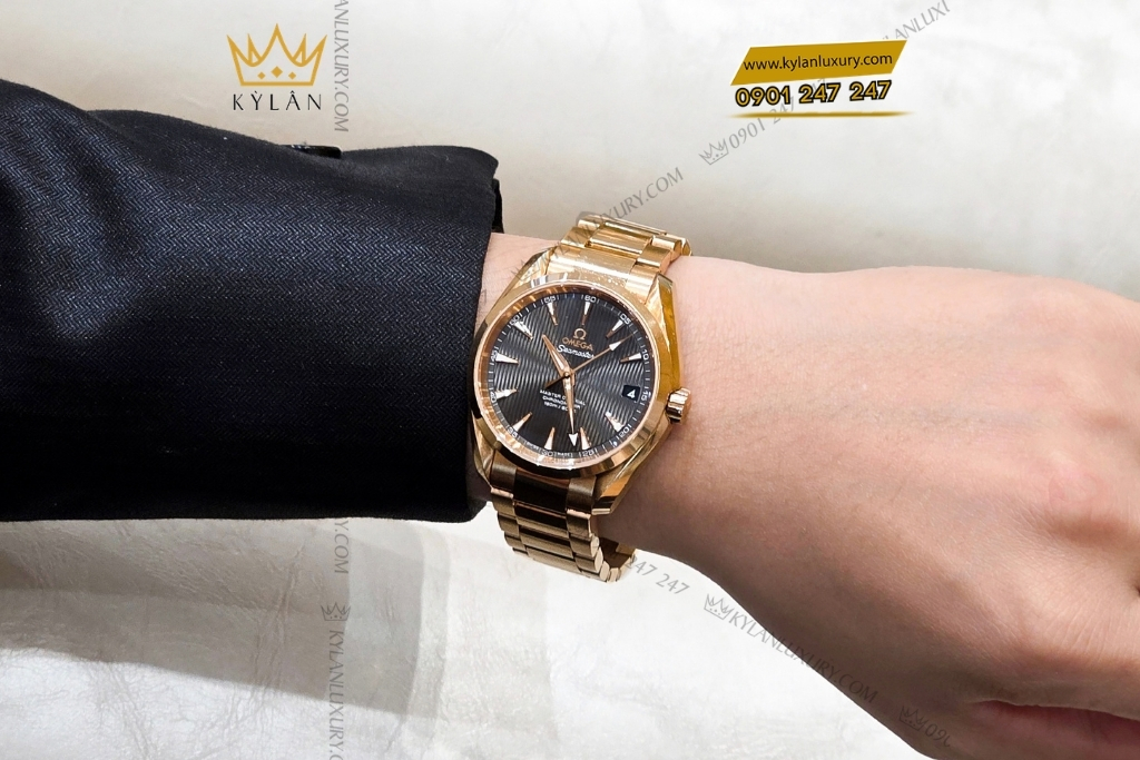 Kỳ Lân Luxury omega seamaster aqua terra vang hong mat so xam 3 Đồng hồ Omega Seamaster Aqua Terra vàng hồng mặt số xám 38.5mm