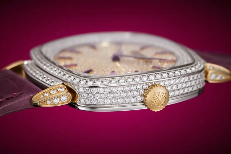 Patek Philippe Gondolo 7043/250GR-001 – Vẻ đẹp Joaillerie lấy cảm hứng Art Deco 5 Kỳ Lân Luxury patek gondolo 7043 250gr 001 moi ra mat 2026 7 Patek Philippe Gondolo 7043/250GR-001 – Vẻ đẹp Joaillerie lấy cảm hứng Art Deco
