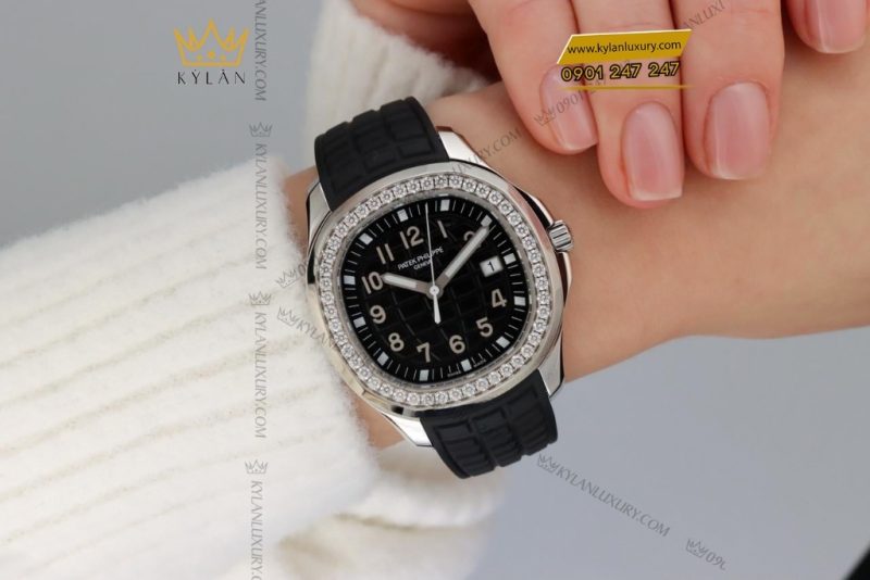 Đồng hồ Patek Philippe Aquanaut Luce mặt đen vành kim 5267/200A-001