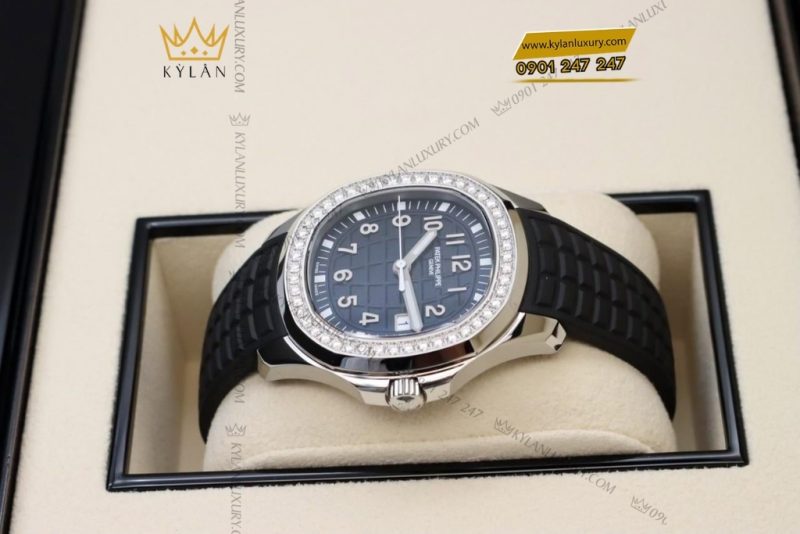 Đồng hồ Patek Philippe Aquanaut Luce mặt đen vành kim 5267/200A-001