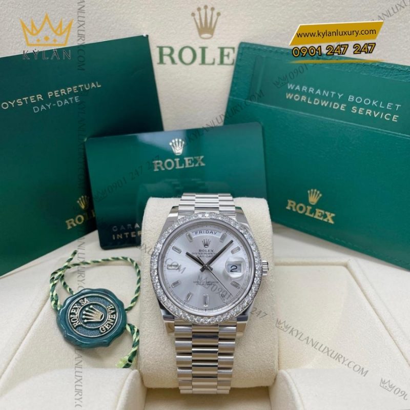 Đồng hồ Rolex Day Date 40 mặt số bạc vành kim 228349RBR-0001