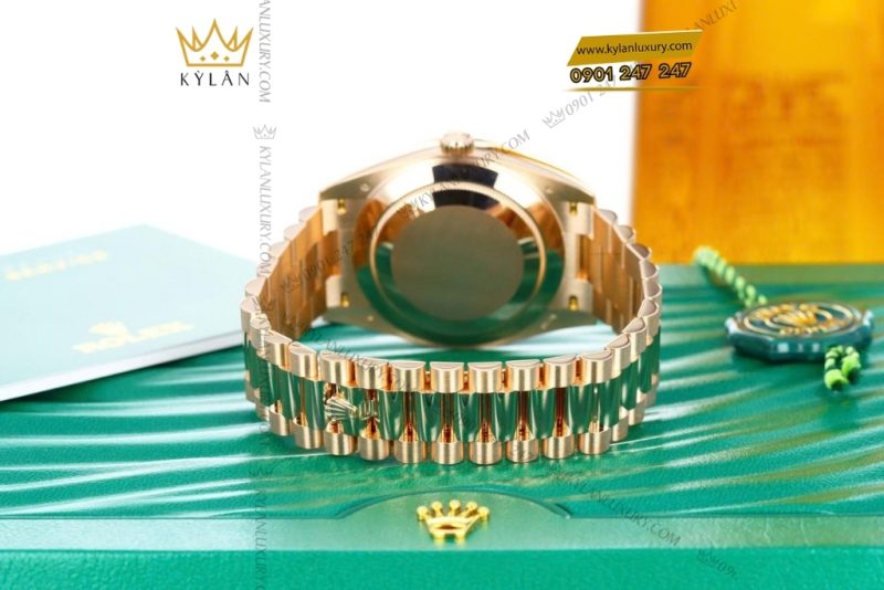 Đồng hồ Rolex Day Date mặt xà cừ vành kim cương 228345RBR-0026