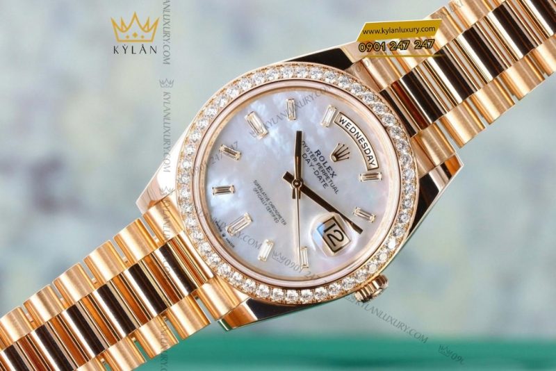 Đồng hồ Rolex Day Date mặt xà cừ vành kim cương 228345RBR-0026