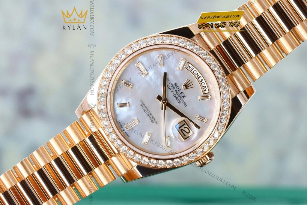 Kỳ Lân Luxury rolex day date 40 xa cu vanh kim 228345rbr 0026 5 Đồng hồ Rolex Day Date mặt xà cừ vành kim cương 228345RBR-0026