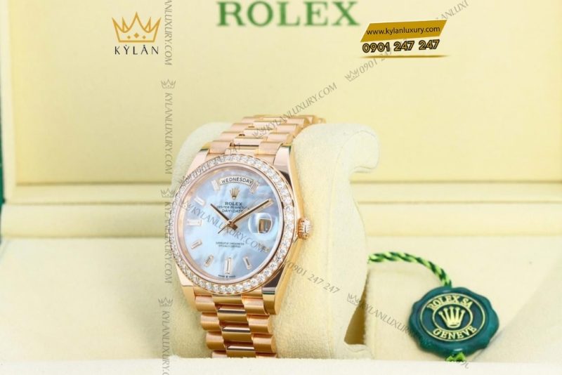 Đồng hồ Rolex Day Date mặt xà cừ vành kim cương 228345RBR-0026